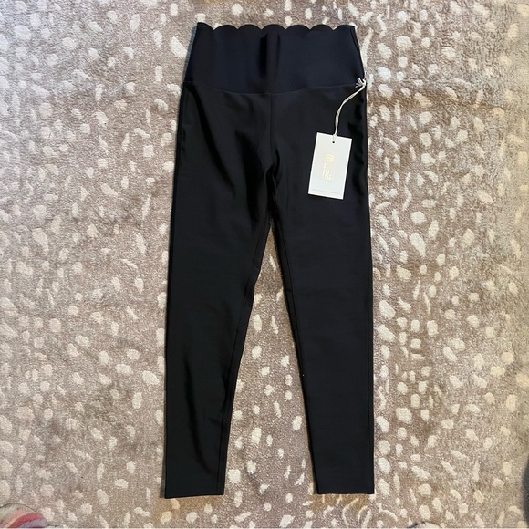 The Noli Shop scalloped leggings and sports bra top. Small - Picture 5 of 8